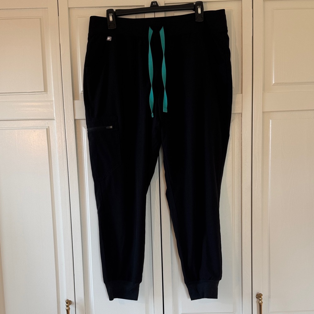 Figs Technical Collection Black Scrubs Pants